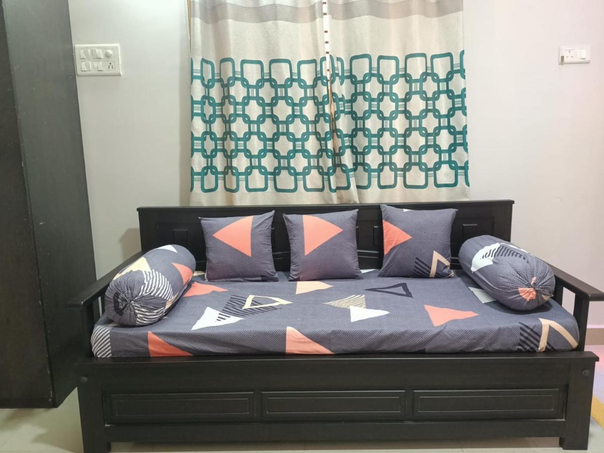 Advik Homestays Tirupati Luaran gambar