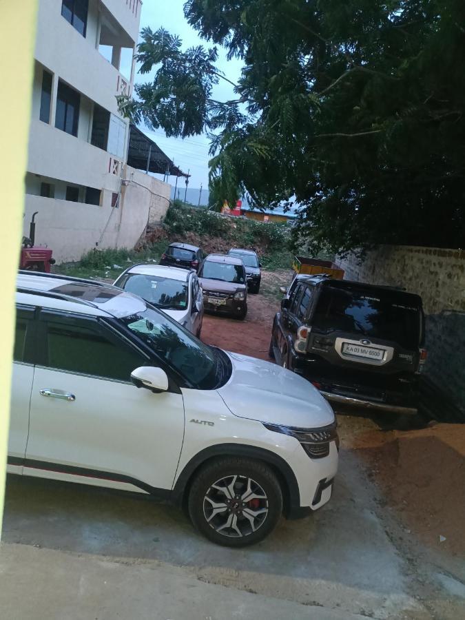 Advik Homestays Tirupati Luaran gambar