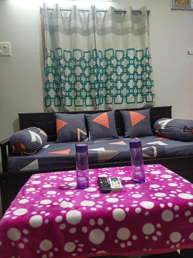 Advik Homestays Tirupati Luaran gambar