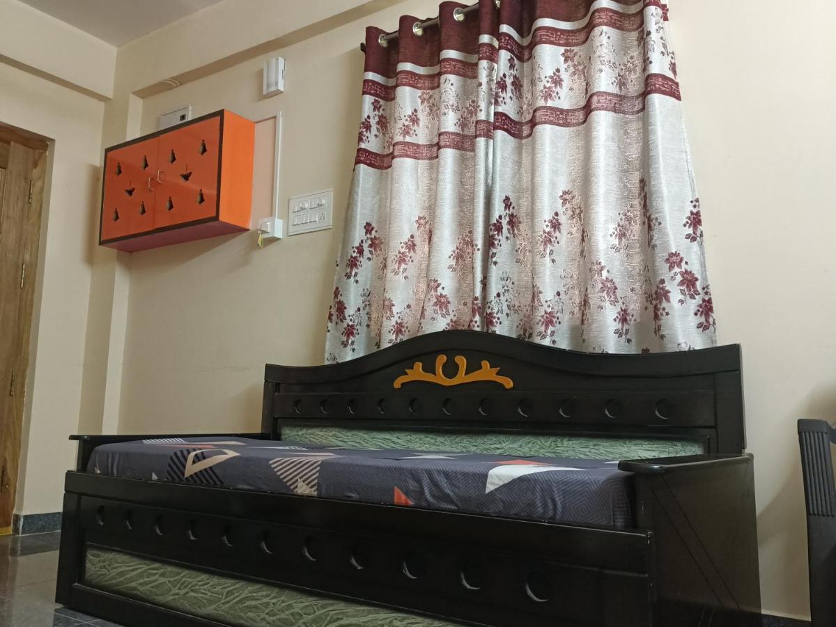 Advik Homestays Tirupati Luaran gambar