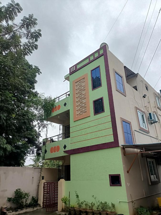 Advik Homestays Tirupati Luaran gambar