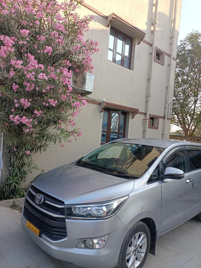 Advik Homestays Tirupati Luaran gambar